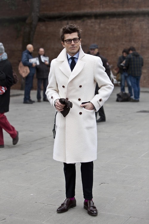 Пальто надає образу елегантності.